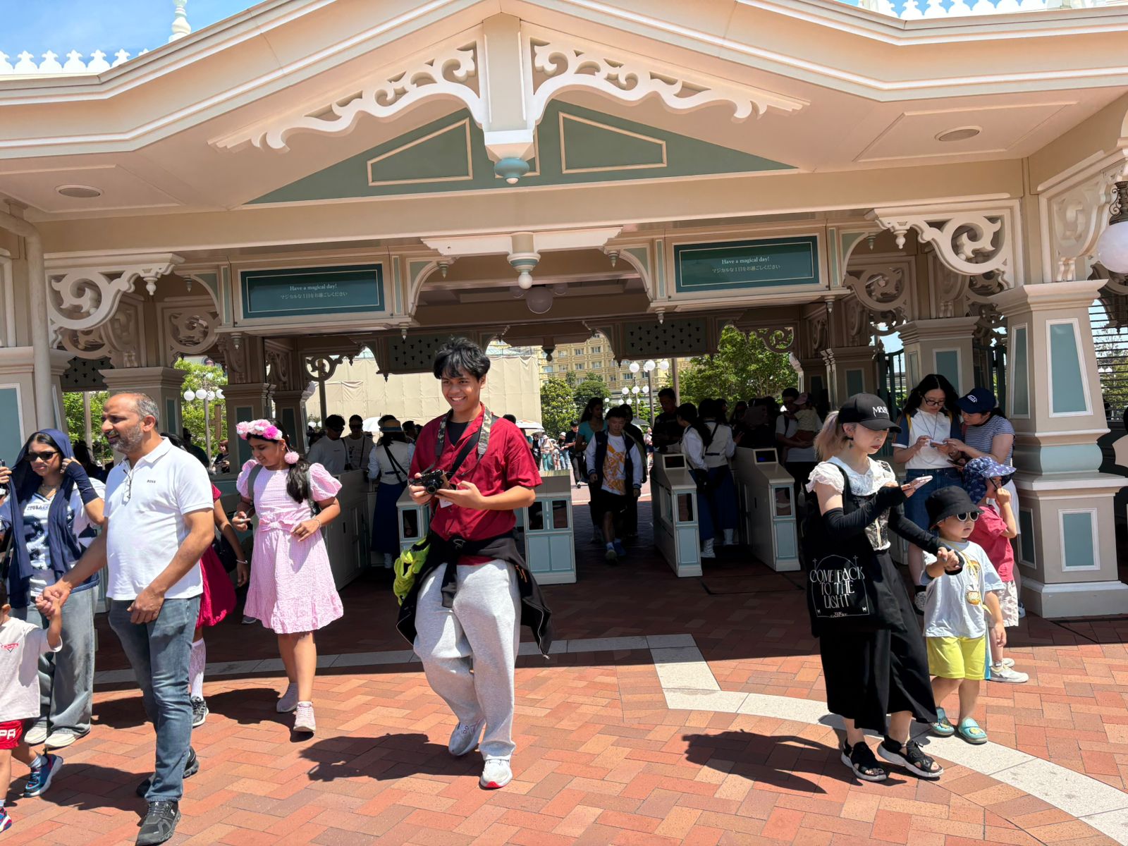 YIS student arriving at Tokyo Disneyland on the last full day in Japan
