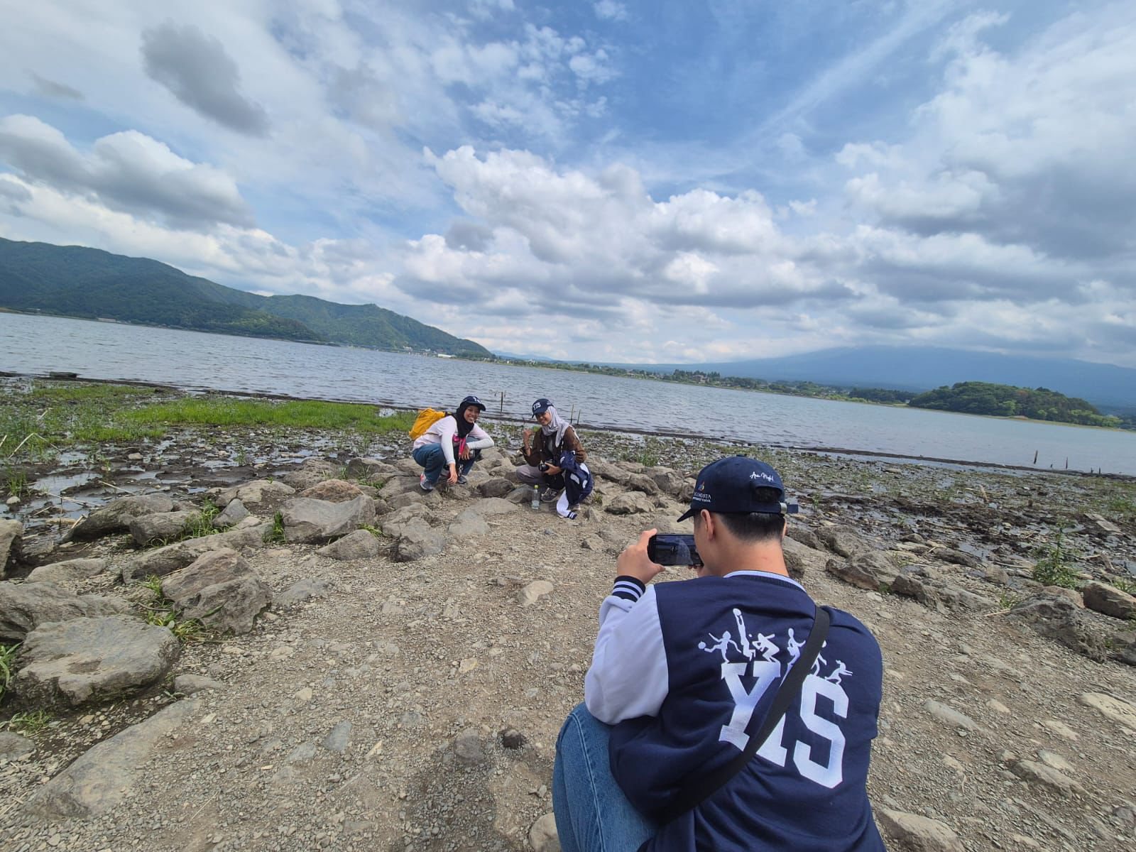 YIS travelers taking photos by a lake near Mount Fuji