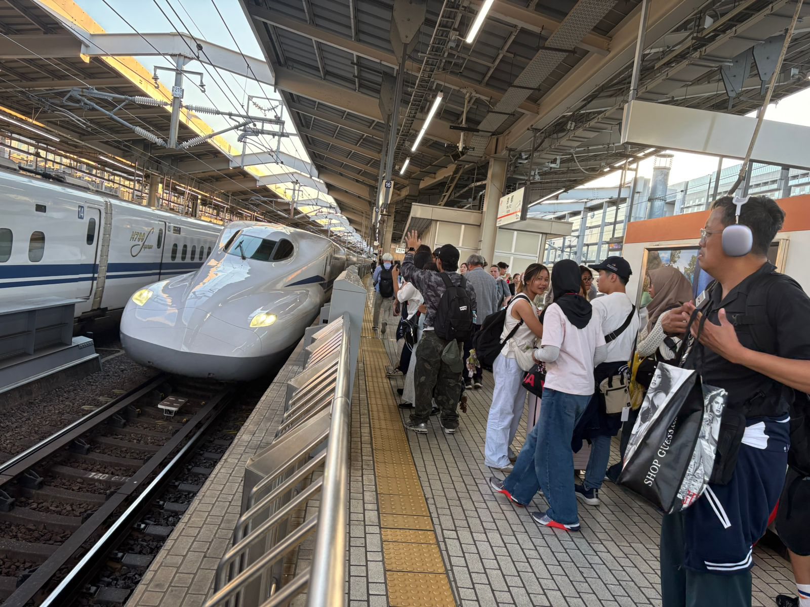 YIS travelers waiting on the platform for the Shinkansen from Osaka to Tokyo